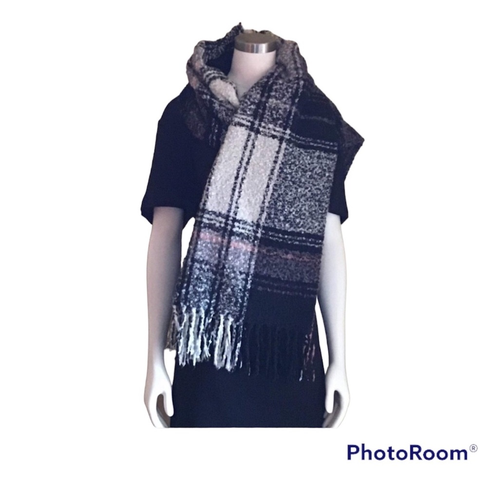 🍄 FREE with any purchase ⭐️ Large Call it Spring Scarf.